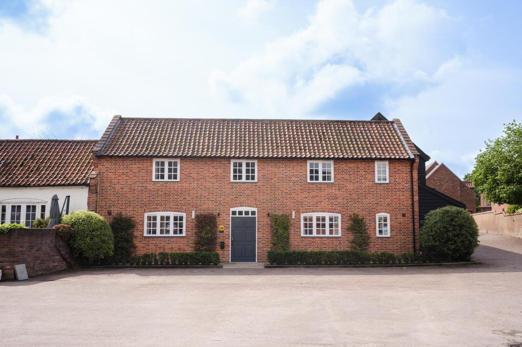 Bed and breakfast The Loddon Swan Extérieur photo